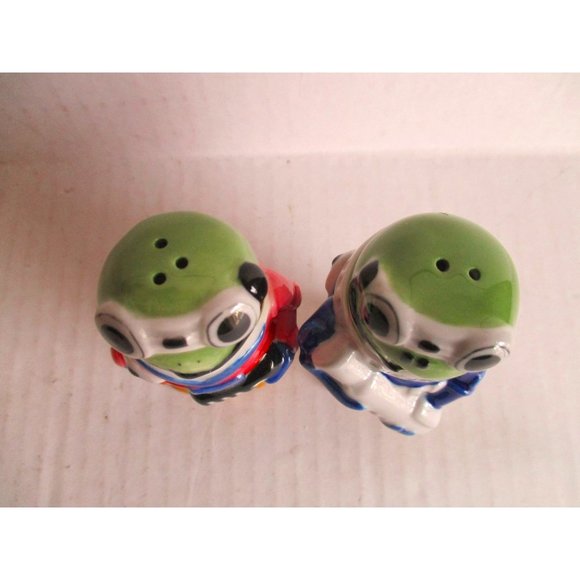 *StealStreet Frog Salt and Pepper Shaker Set Ceramic Robot Space Suit - Picture 5 of 6